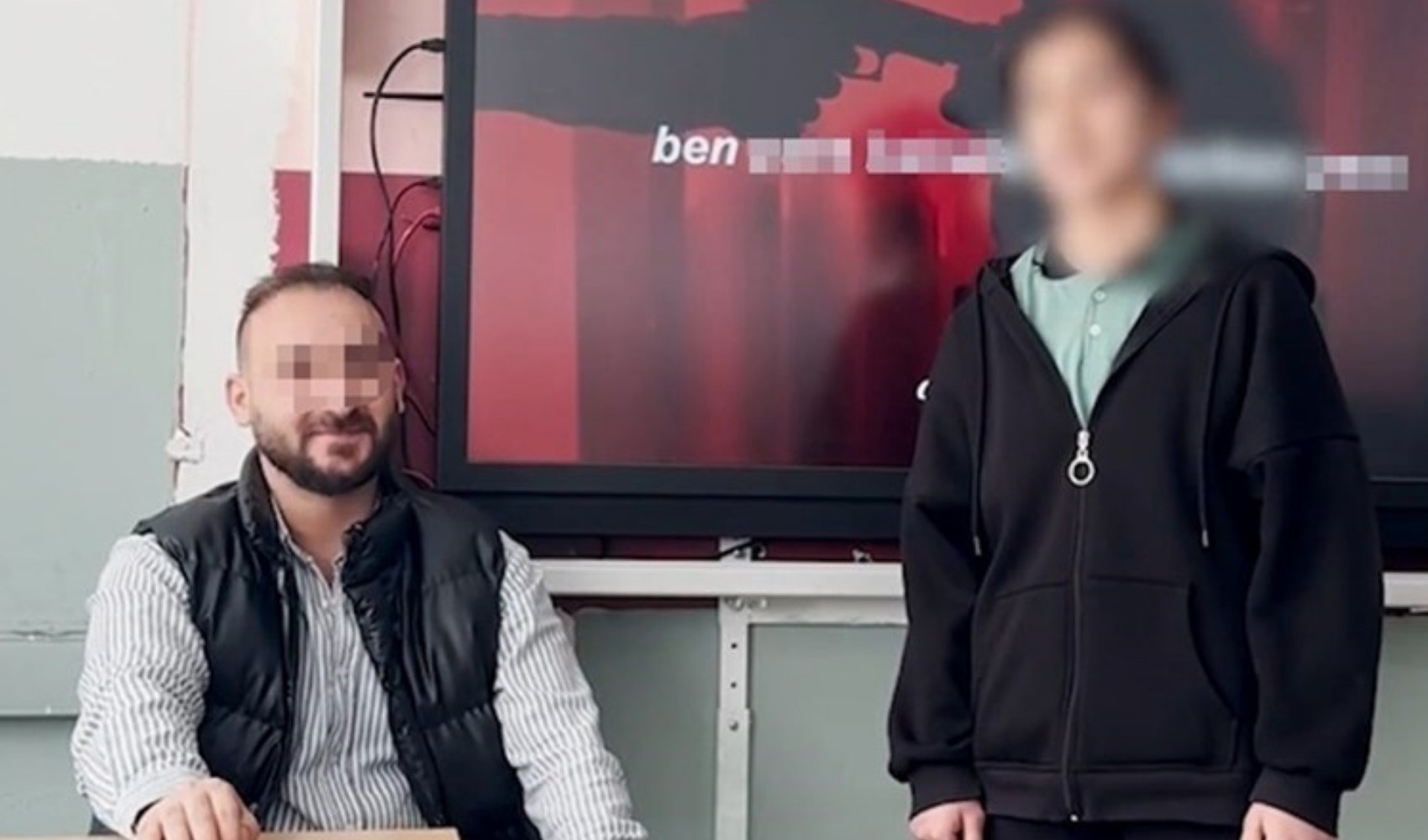 Müzik dersinde tepki çeken şarkı: Öğretmene soruşturma başlatıldı Müzik dersinde tepki çeken şarkı: Öğretmene soruşturma başlatıldı