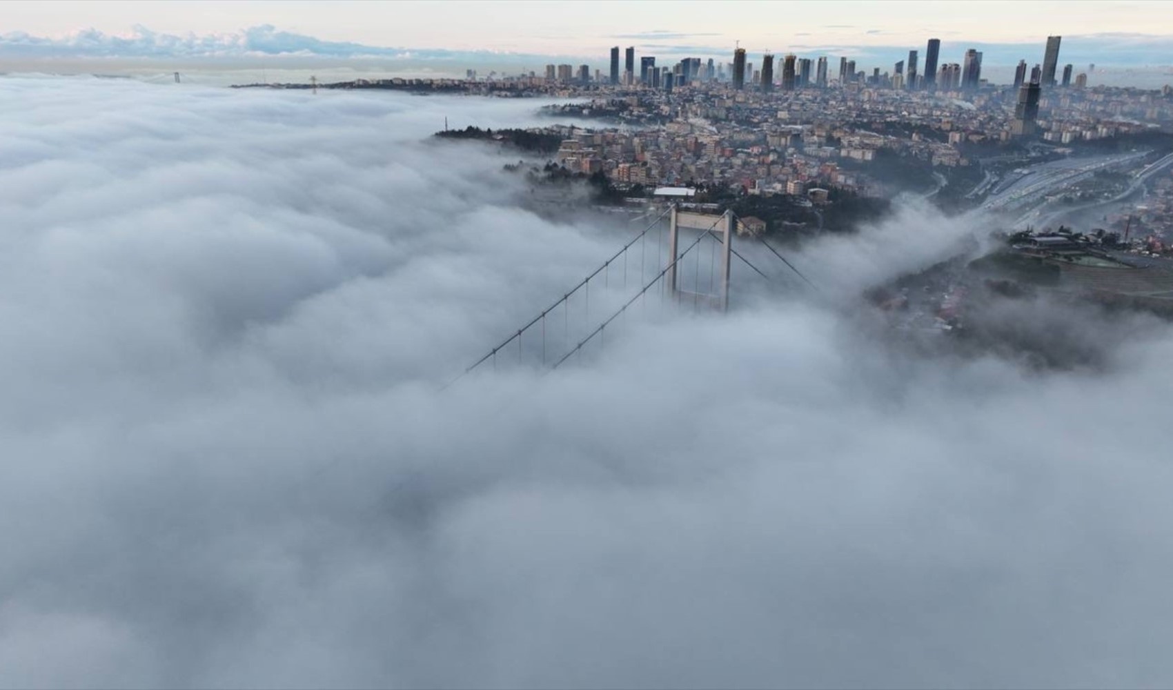 Sabiha Gökçen’de yoğun sis alarmı: Uçuşlar 5 saat gecikti