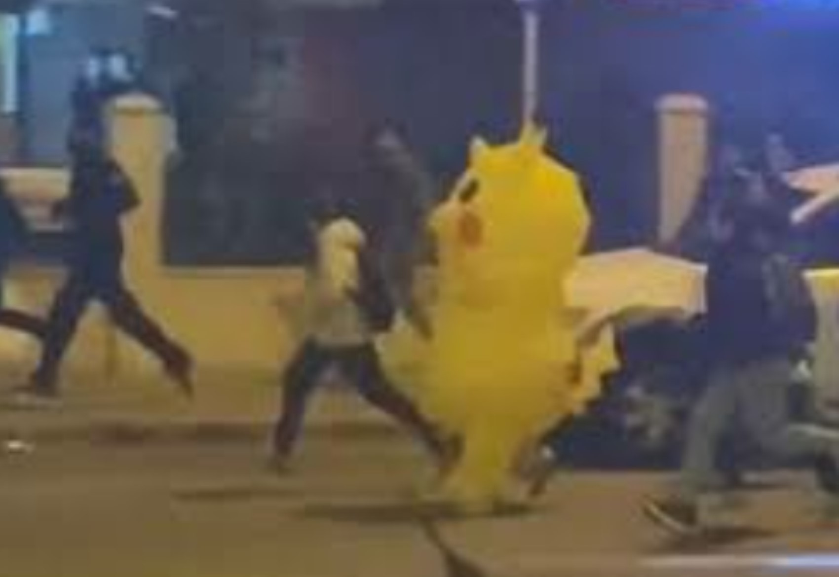 Ekrem İmamoğlu protestosunda dikkat çeken Pikachu şimdi dünya sokaklarında