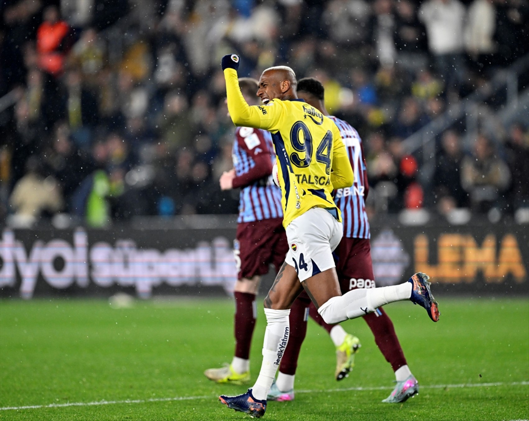 Talisca'dan hat-trick sonrası mesaj: 'Sezon sonunda gülen biz olacağız'