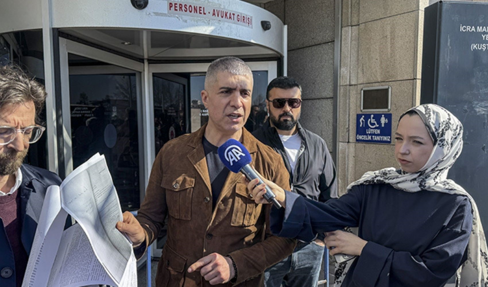 Özcan Deniz’den Sarıyer Belediyesi'ne ihtar: İzinsiz inşaat soruşturmasına yeni ayrıntılar Özcan Deniz’den Sarıyer Belediyesi'ne ihtar: İzinsiz inşaat soruşturmasına yeni ayrıntılar