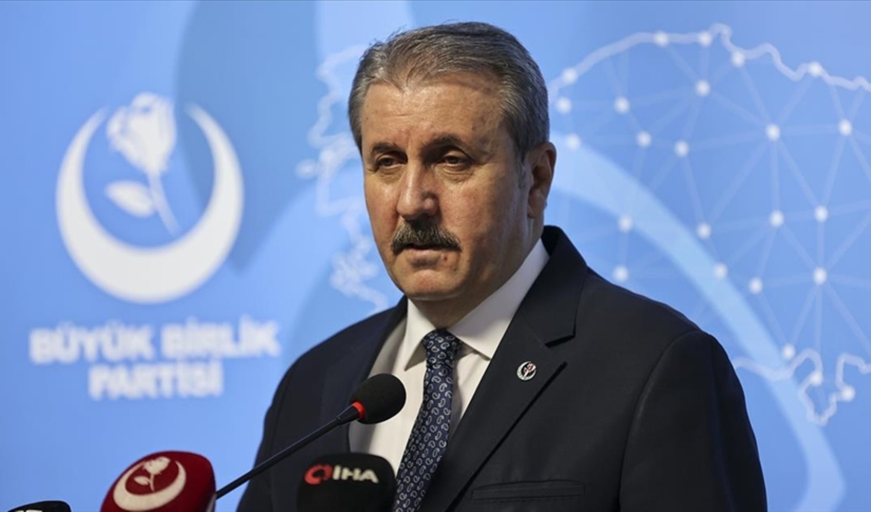 Destici'den Özgür Özel'e sert tepki: 'Cunta sözü millet iradesine hakaret'