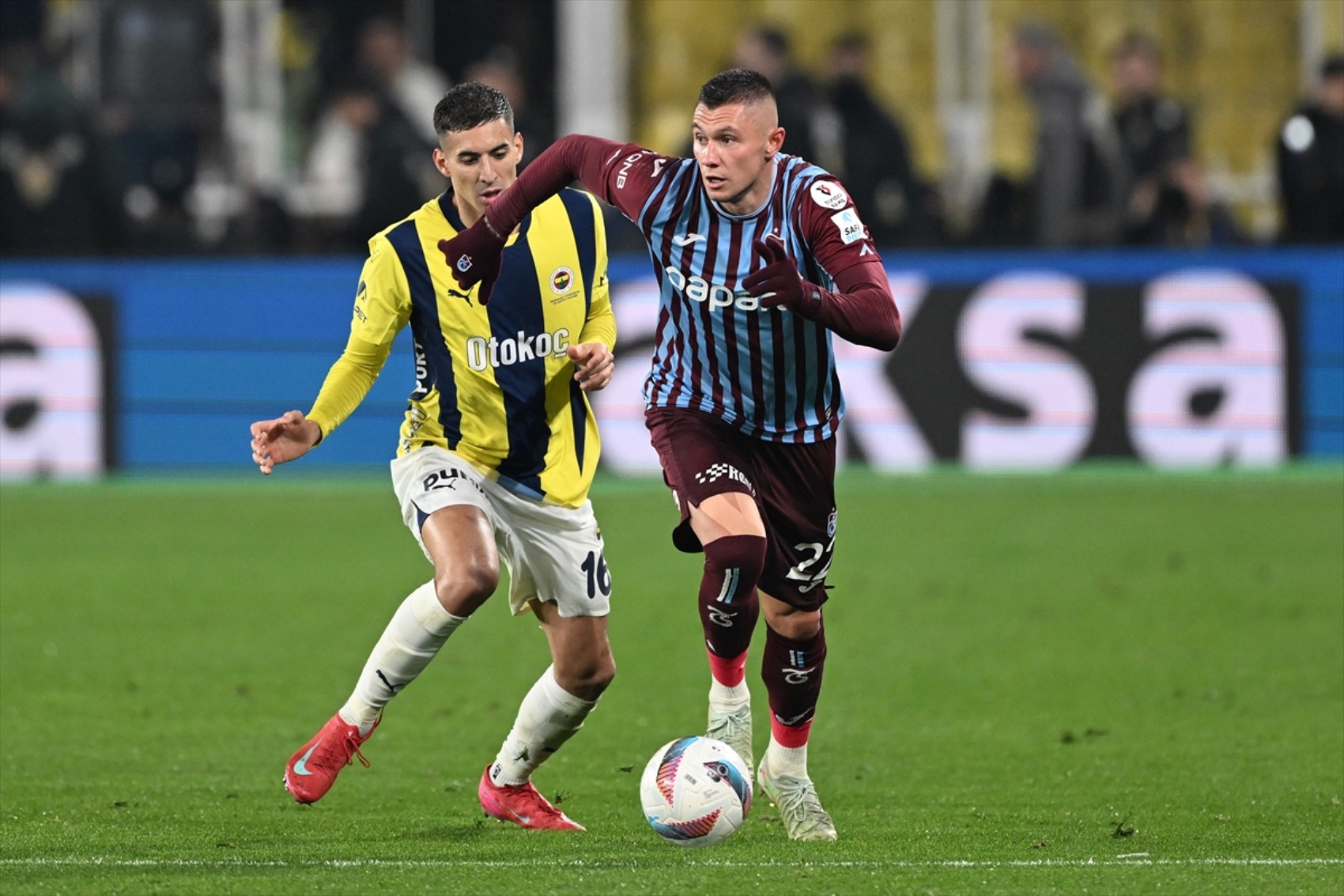 Trio ekibi derbideki tartışmalı kararları değerlendirdi: Mourinho'nun isyan ettiği penaltı pozisyonunda hakemin verdiği karar doğru mu?
