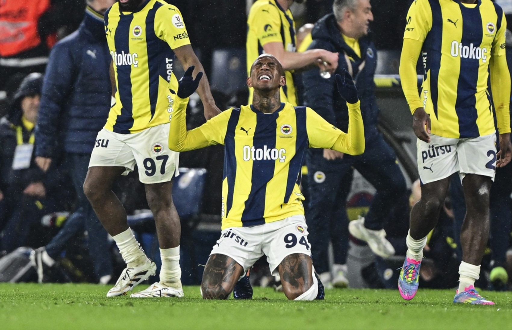 Trio ekibi derbideki tartışmalı kararları değerlendirdi: Mourinho'nun isyan ettiği penaltı pozisyonunda hakemin verdiği karar doğru mu?