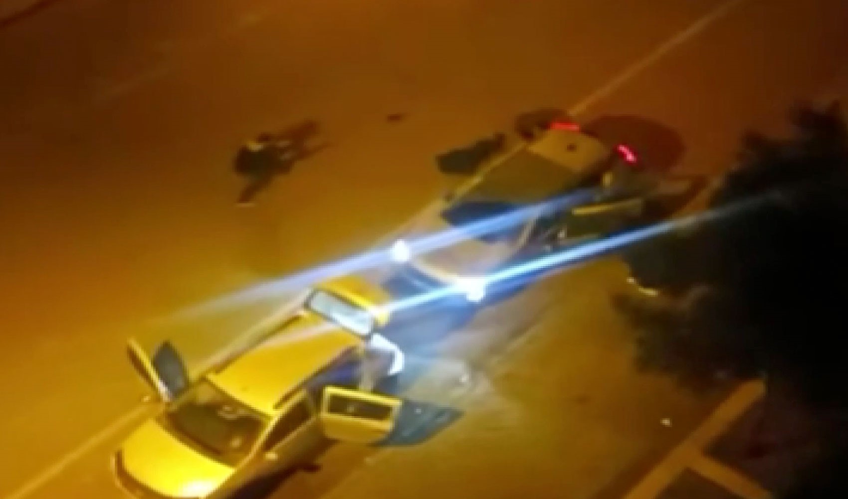 Diyarbakır’daki silahlı kavgada 1’i polis 13 kişi yaralandı! O anlar kamerada… Diyarbakır’daki silahlı kavgada 1’i polis 13 kişi yaralandı! O anlar kamerada…