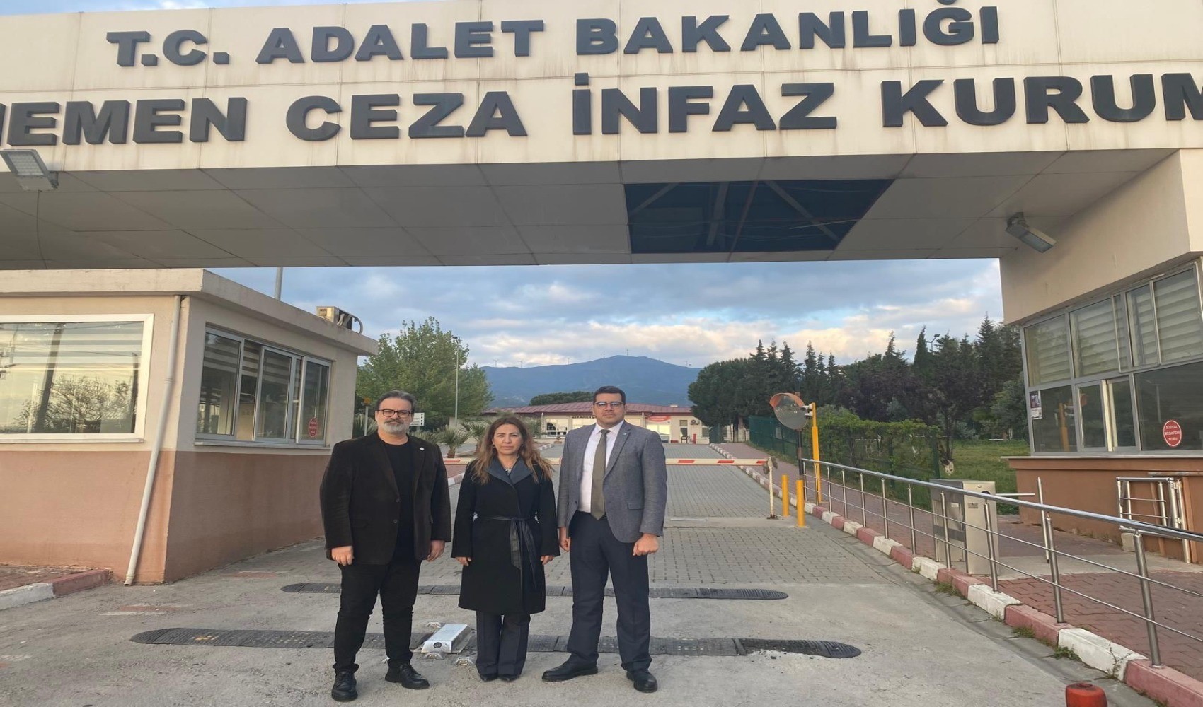 İyi Parti'den Menemen T Tipi Cezaevi'ndeki tutuklu gençlere ziyaret
