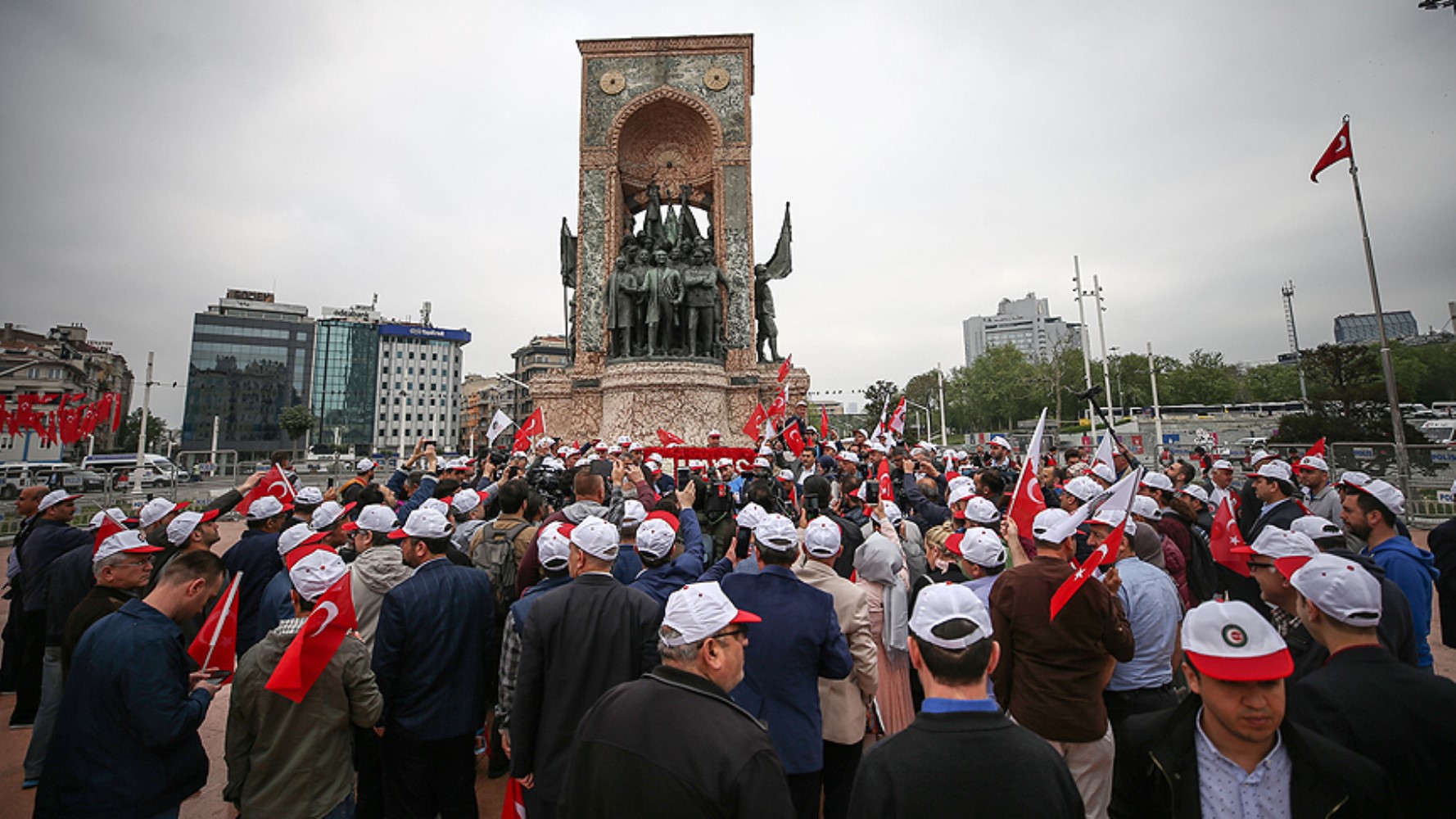 1 Mayıs İşçi Bayramı mesajları 2025: 1 Mayıs Emek ve Dayanışma Günü mesajları