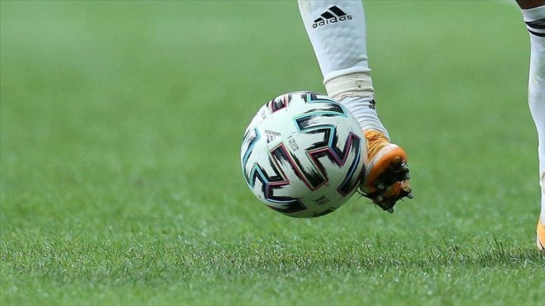 Bugün hangi maçlar var? 1 Mayıs Perşembe günü kimin maçı var, saat kaçta? UEFA Avrupa Ligi, Konferans Ligi, Premier Lig maç programı