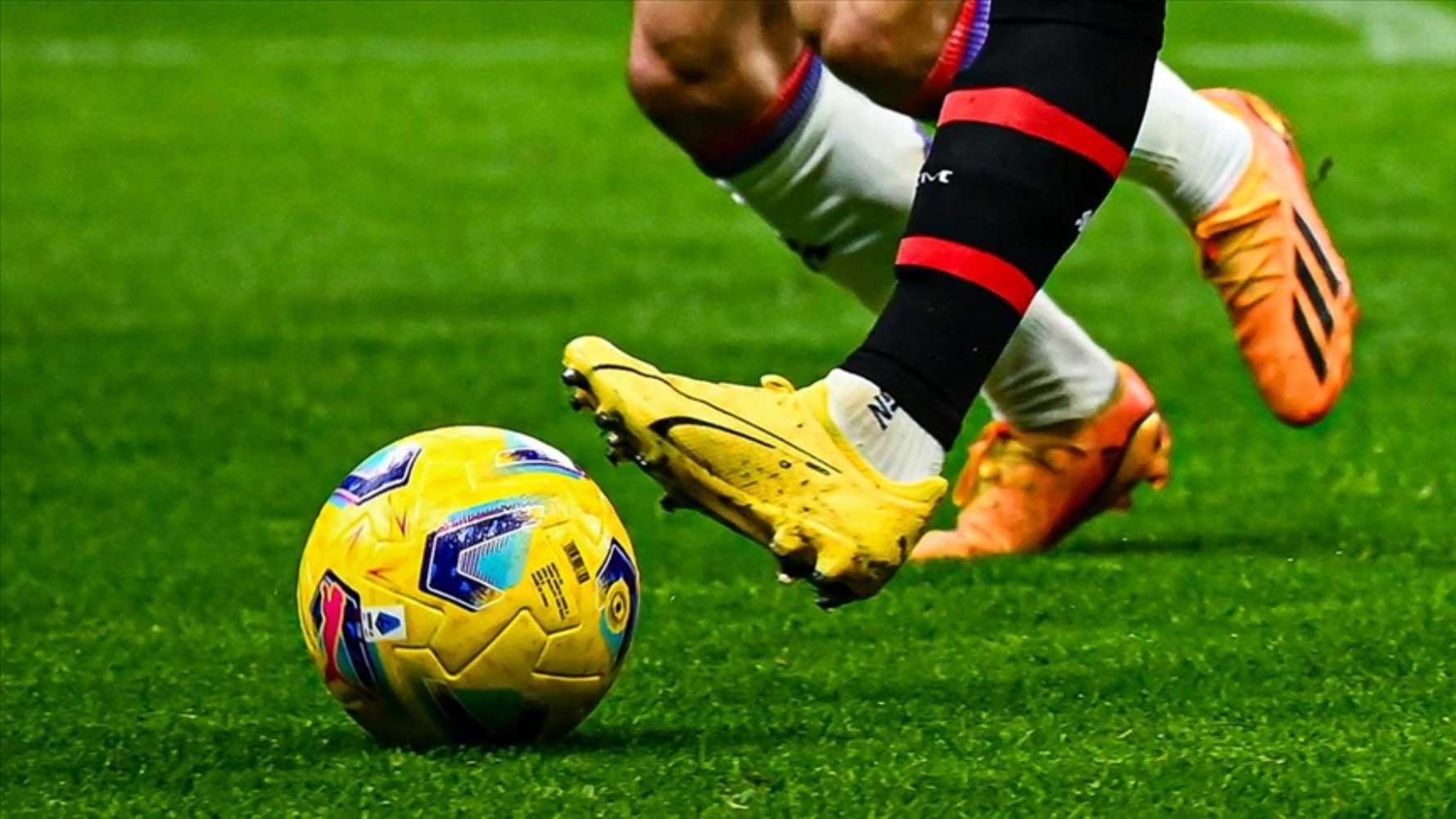 Bugün hangi maçlar var? 1 Mayıs Perşembe günü kimin maçı var, saat kaçta? UEFA Avrupa Ligi, Konferans Ligi, Premier Lig maç programı