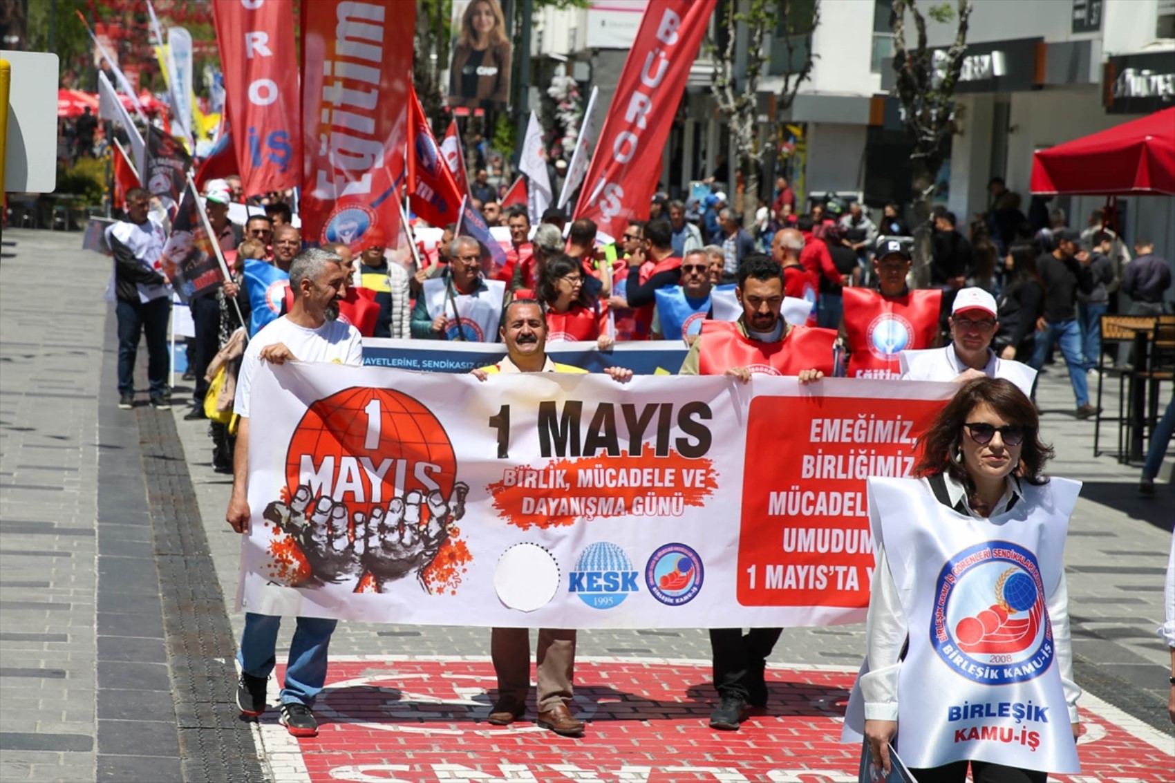 1 Mayıs yurdun dört bir yanında büyük bir coşkuyla kutlandı