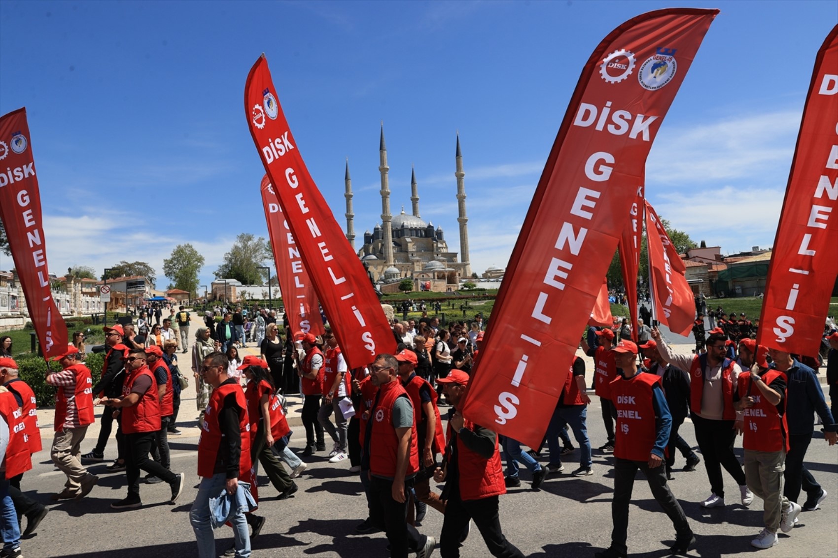 1 Mayıs yurdun dört bir yanında büyük bir coşkuyla kutlandı