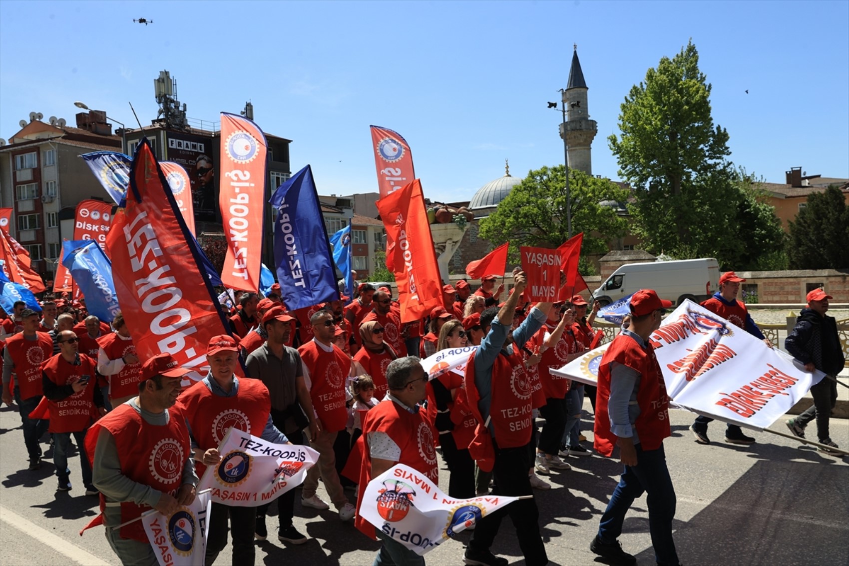 1 Mayıs yurdun dört bir yanında büyük bir coşkuyla kutlandı