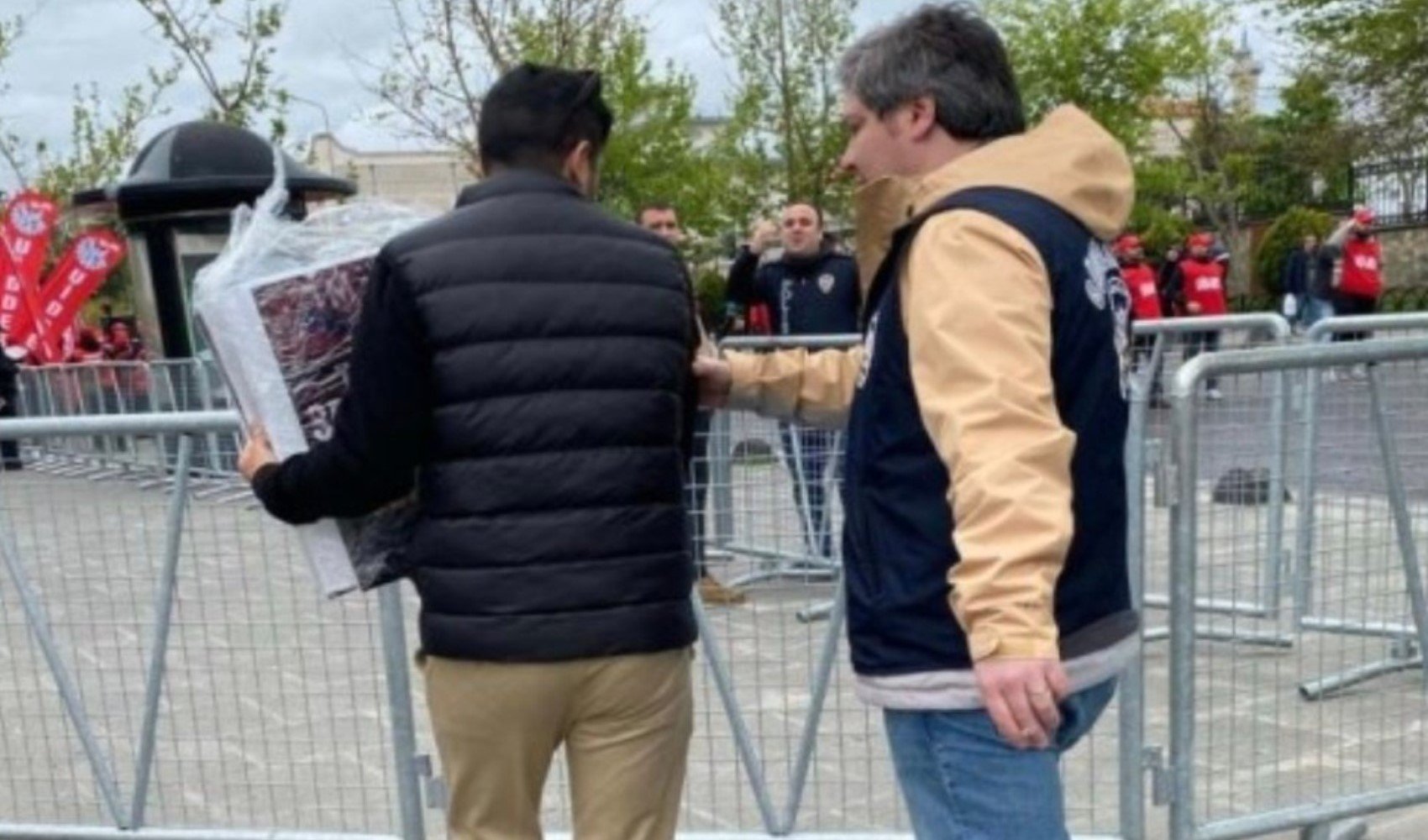 Kadıköy'de pankart yasağı! 'Turpunan, şalgamınan' pankartı alana alınmadı