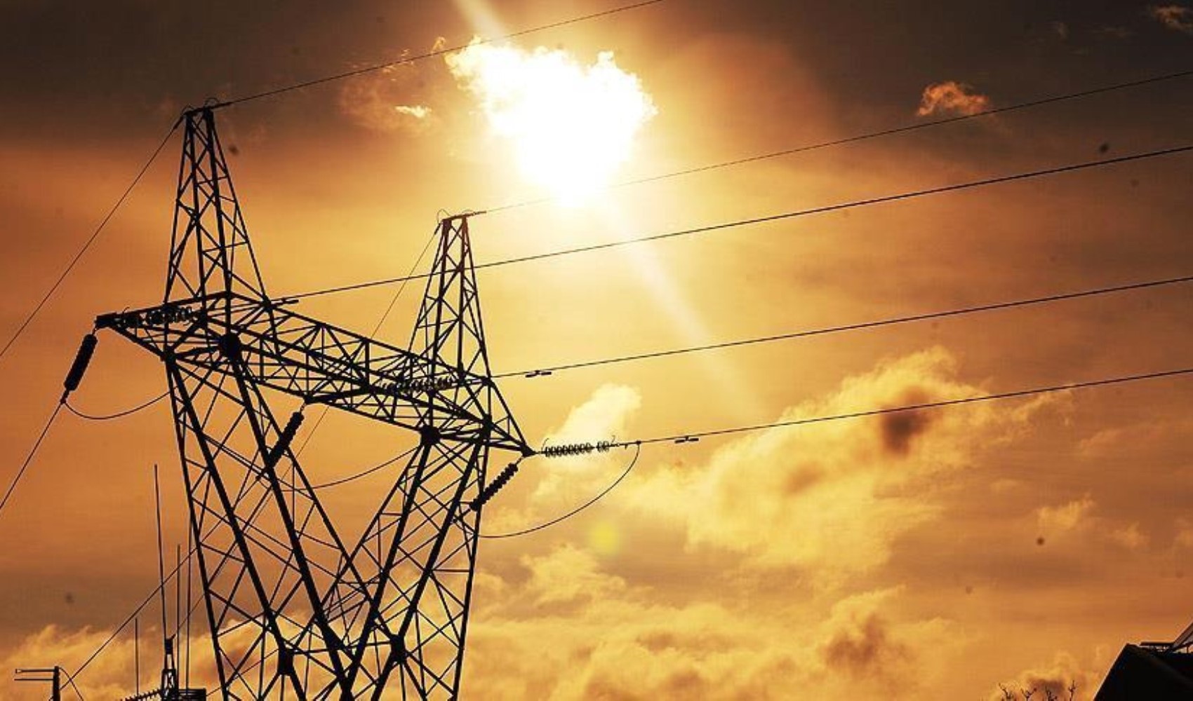 Avrupa'daki elektrik kesintileri Türkiye'yi etkiler mi? Bakan Bayraktar'dan açıklama geldi