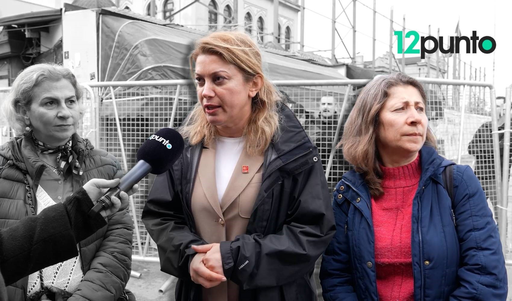 CHP'li Asu Kaya'dan Koşuyolu Muhtarı Eylem Bilir'e sarılmalı destek! 'Onu koparmaya çalıştılar izin vermedim' CHP'li Asu Kaya'dan Koşuyolu Muhtarı Eylem Bilir'e sarılmalı destek! 'Onu koparmaya çalıştılar izin vermedim'