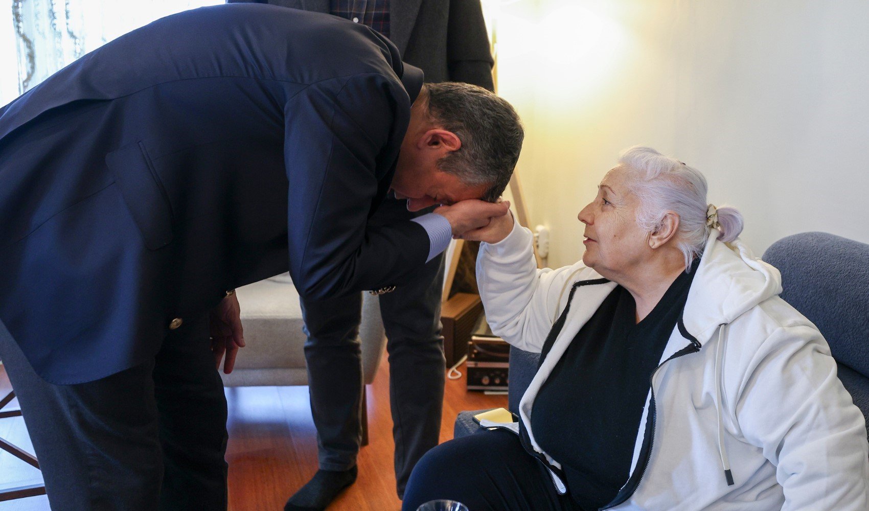 Özgür Özel, tutuklu Buğra Gökce'nin ailesini ziyaret etti