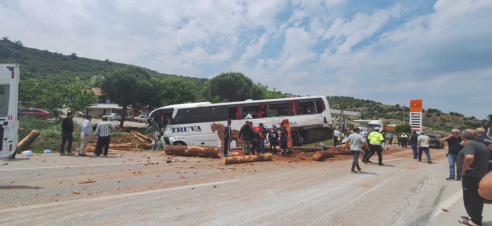 Son Dakika... Çanakkale'de zincirleme kaza: 6 can kaybı