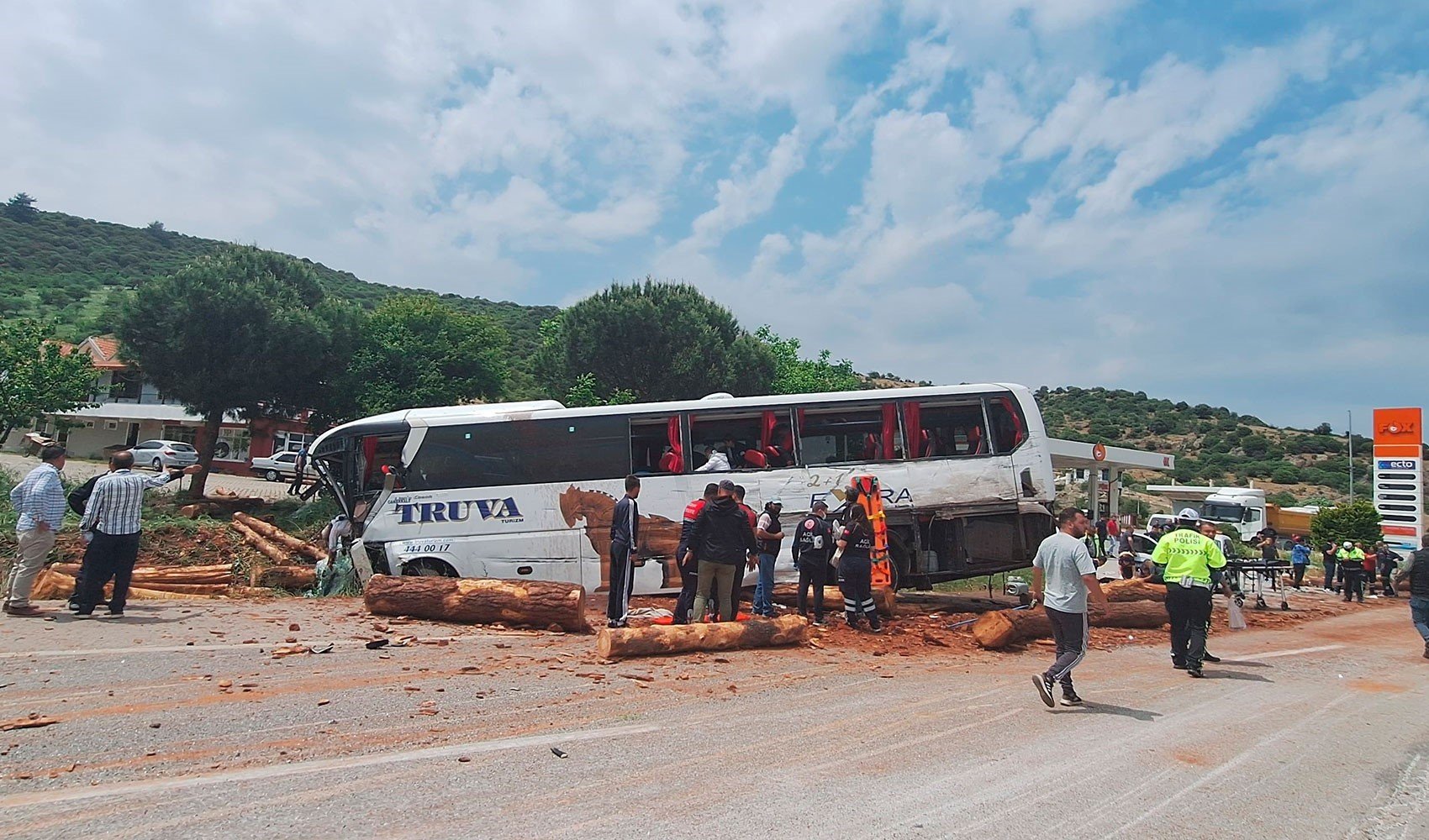 Çanakkale'de zincirleme kaza: 6 can kaybı Çanakkale'de zincirleme kaza: 6 can kaybı