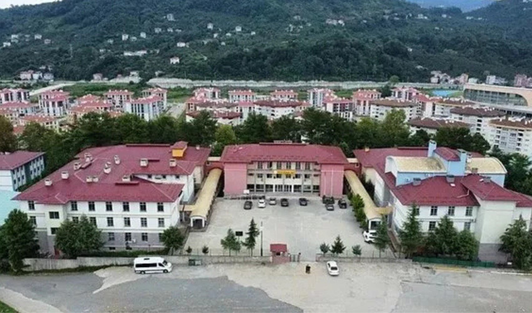 Giresun’da okul kantininde vahşet: Güvenlik görevlisi iki kız kardeşi öldürdü
