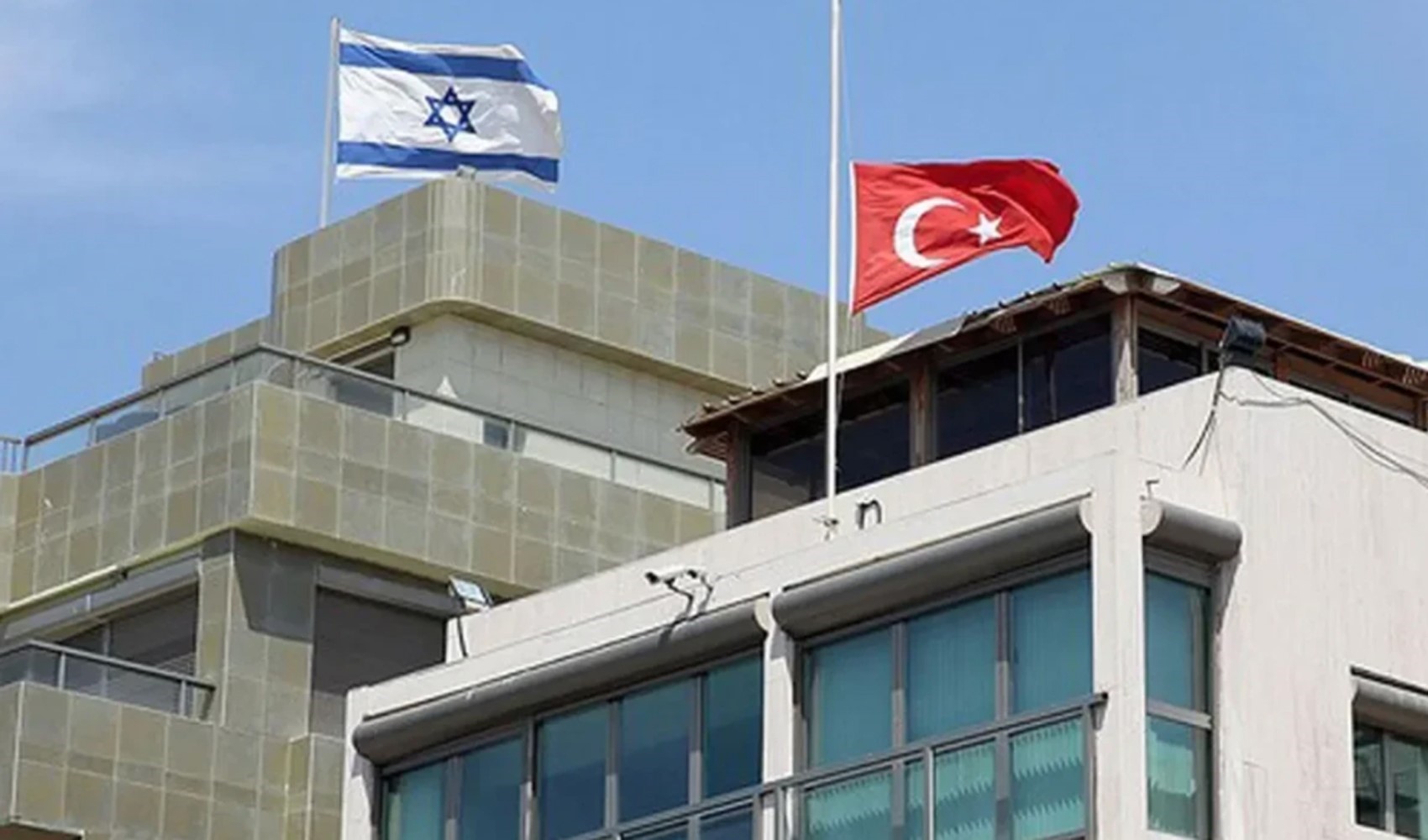 İsrail'in İstanbul Başkonsolosluğu yakınında havaya ateş açan şüpheli tutuklandı İsrail'in İstanbul Başkonsolosluğu yakınında havaya ateş açan şüpheli tutuklandı