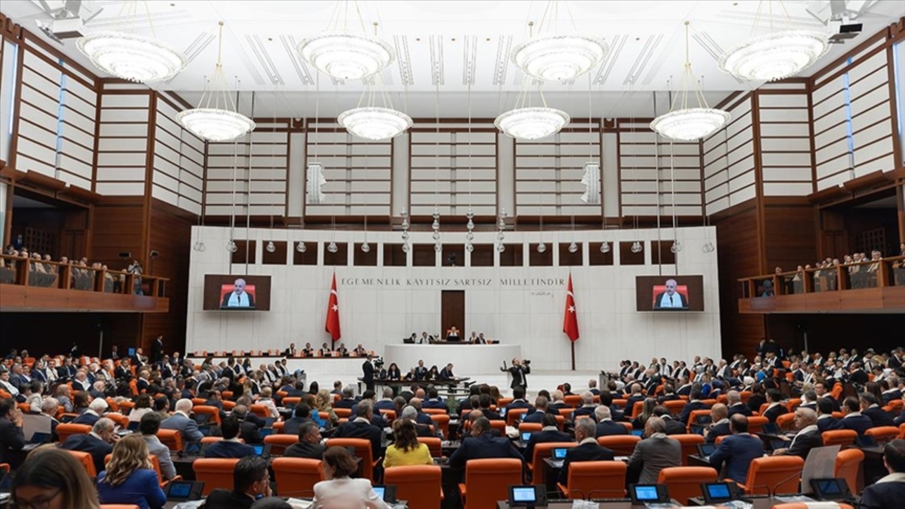 TBMM’de yoğun hafta... Memur alımına yaş sınırı geliyor!