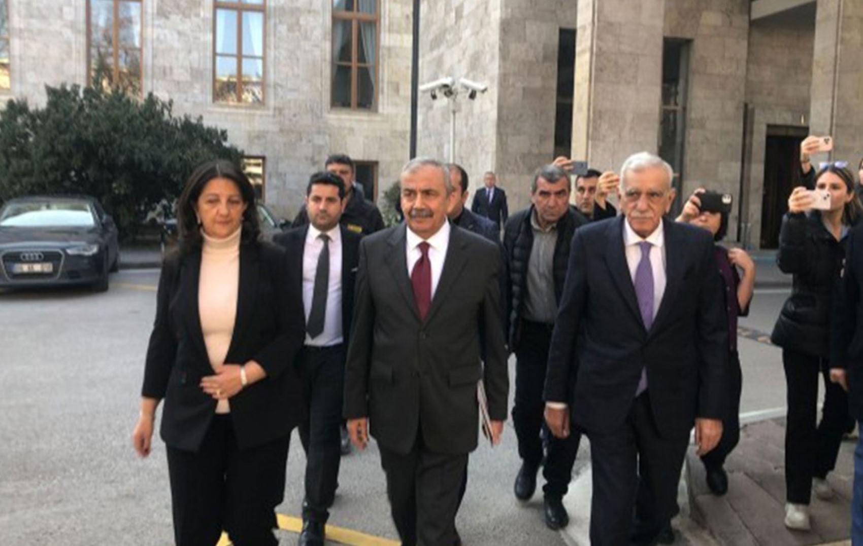 Tuncer Bakırhan açıkladı: Bölücü örgüt PKK kongre kararlarını ne zaman açıklayacak?