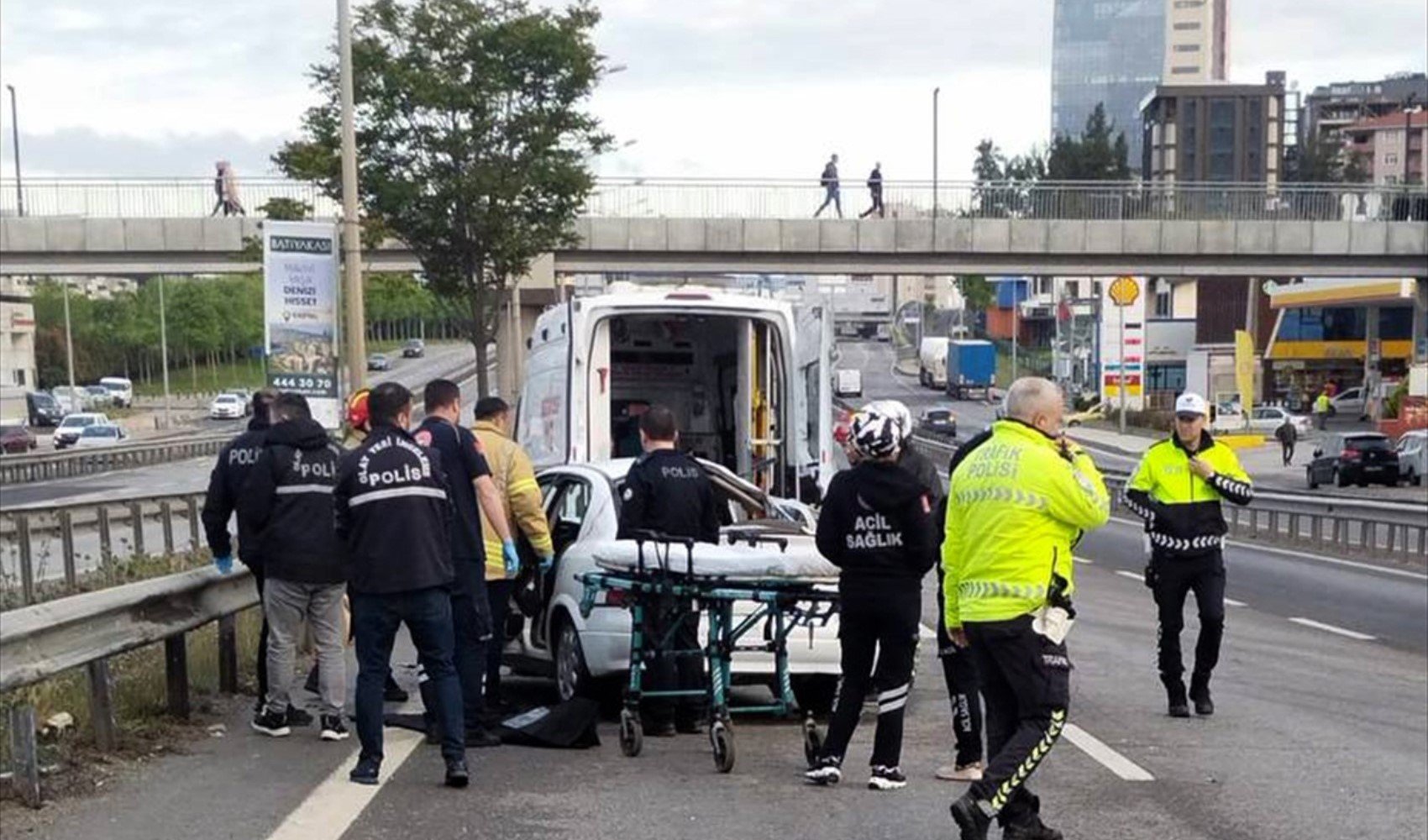 Tuzla’da otomobil otobüse çarptı! 1 ölü, 4 yaralı Tuzla’da otomobil otobüse çarptı! 1 ölü, 4 yaralı