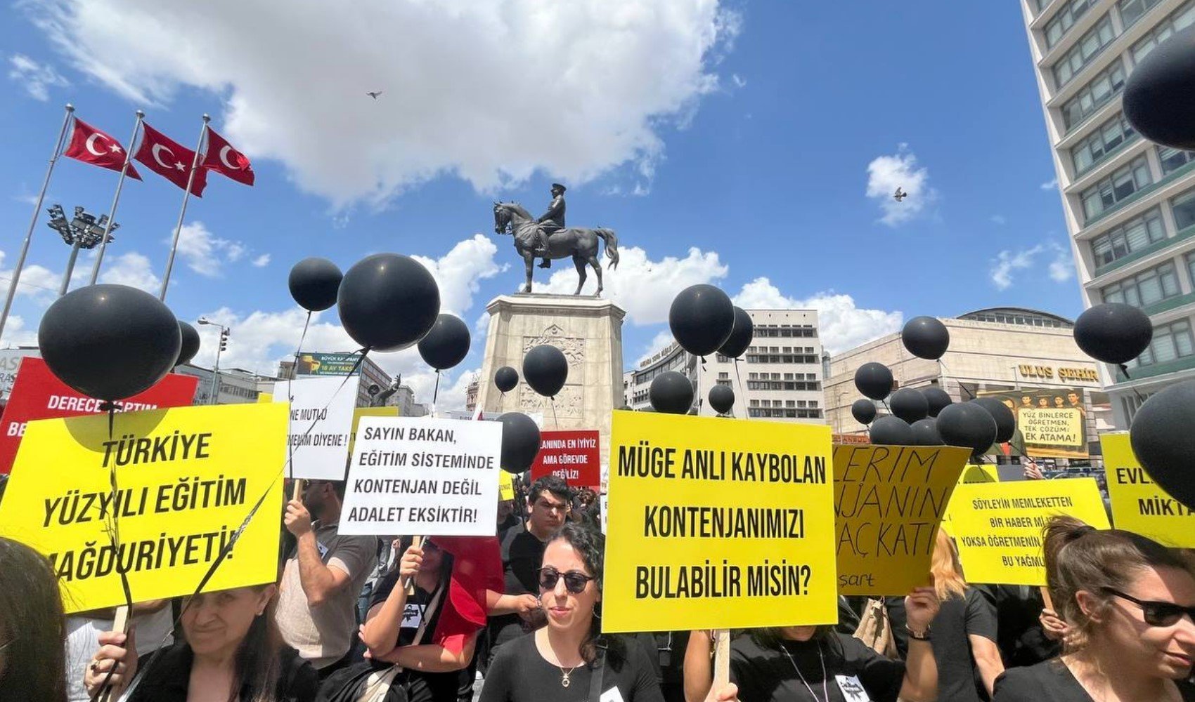 Atama bekleyen öğretmenlerden protesto: 'Bakan Yusuf Tekin hesap vermeli'