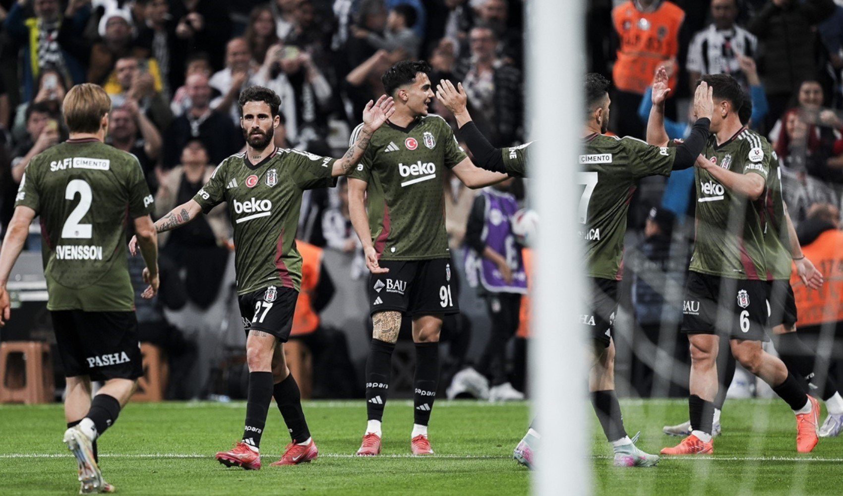 Beşiktaş, Adana Demirspor'u rahat geçti