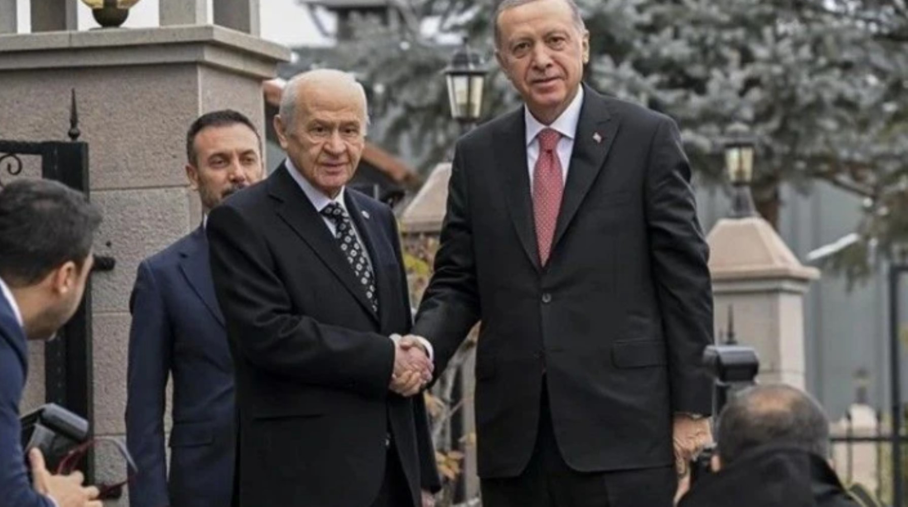 Bahçeli'nin çağrısıyla başlayan süreç... PKK kendini feshetti: İşte adım adım yaşananlar