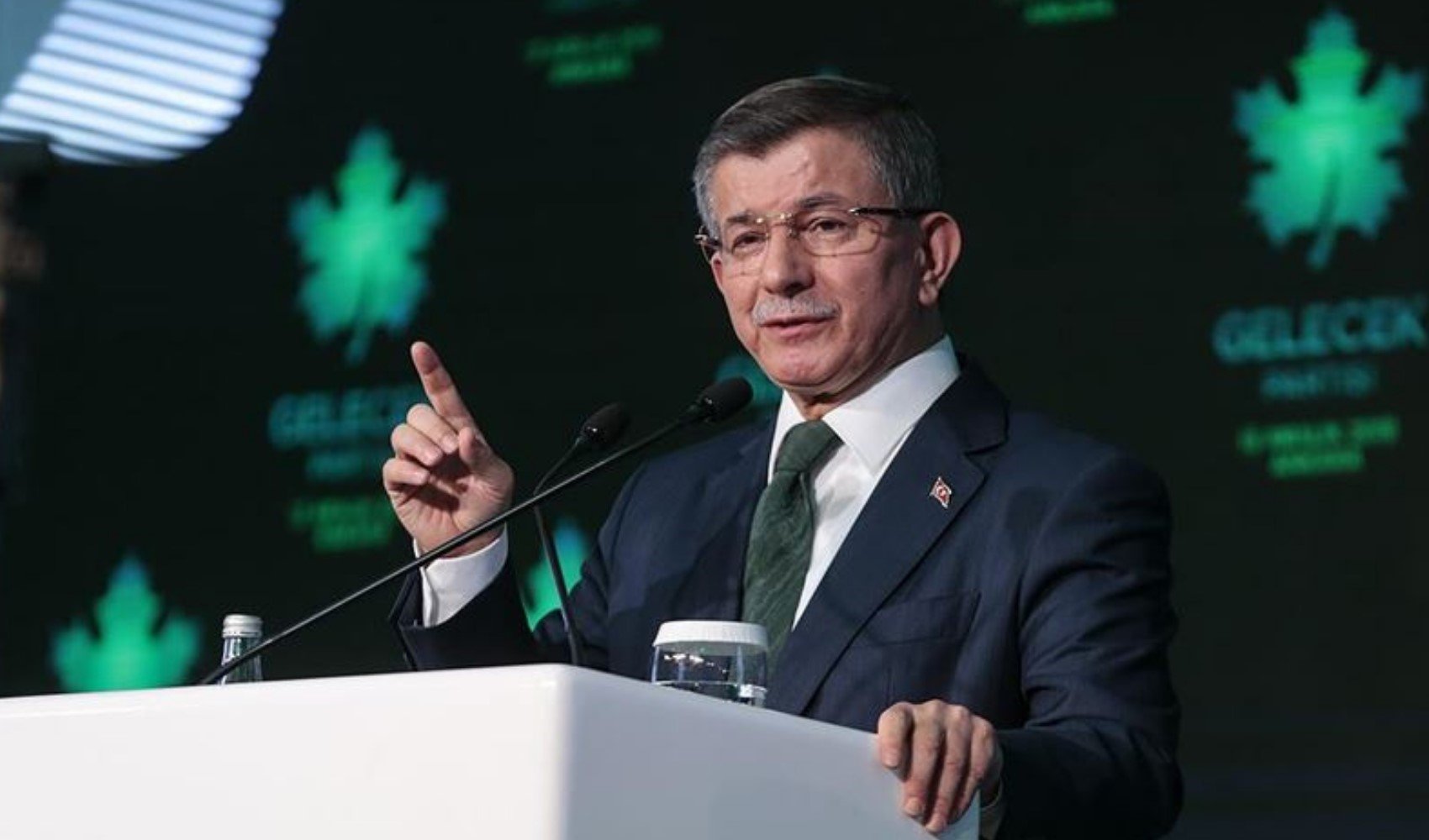 Davutoğlu'ndan fesih kararı sonrası ilk yorum: Örgüt kadrosunun nereye gitmesi gerektiğini açıkladı