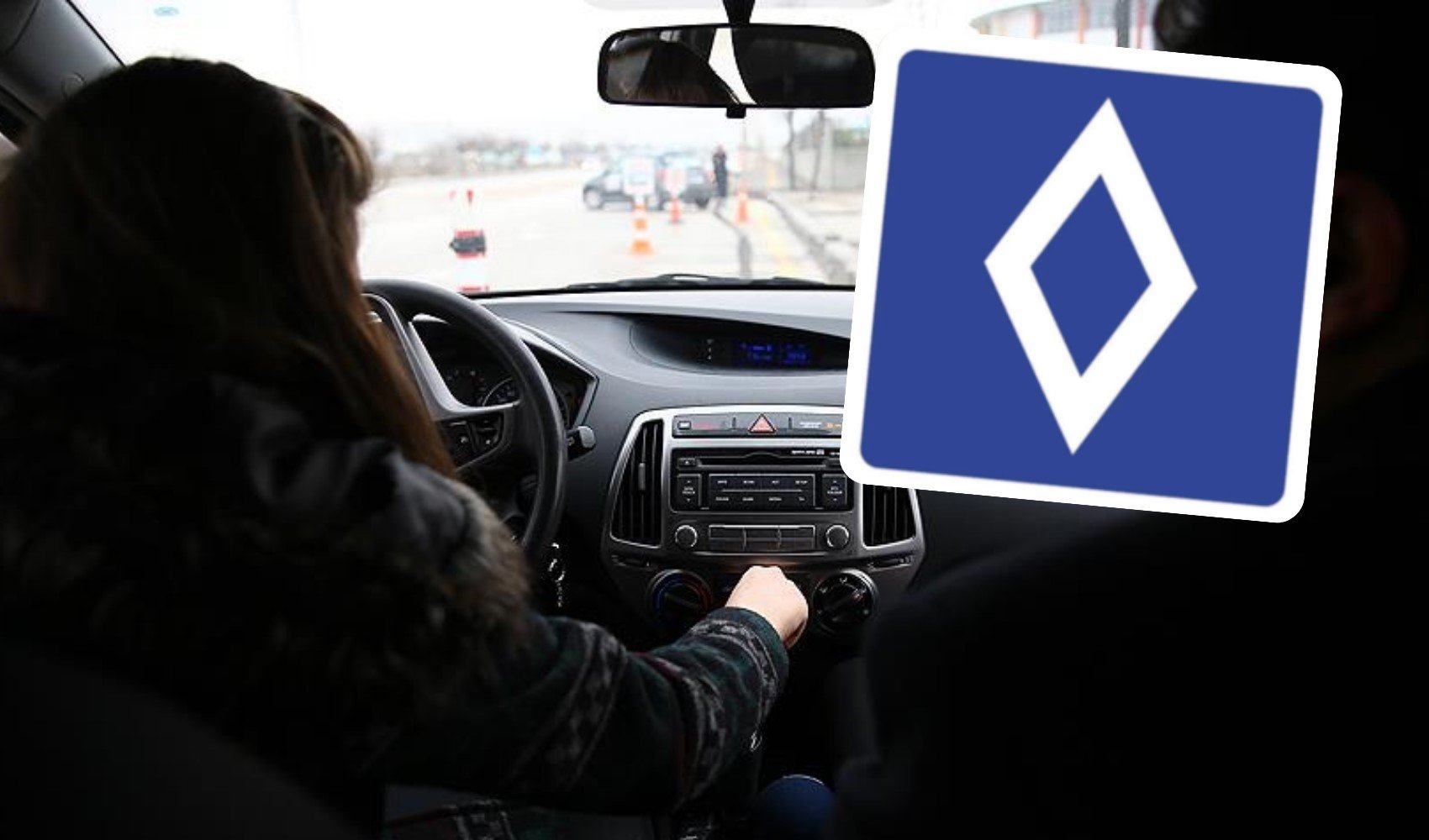 Yeni trafik levhası tanıtıldı: Ne anlama geliyor? Yeni trafik levhası tanıtıldı: Ne anlama geliyor?