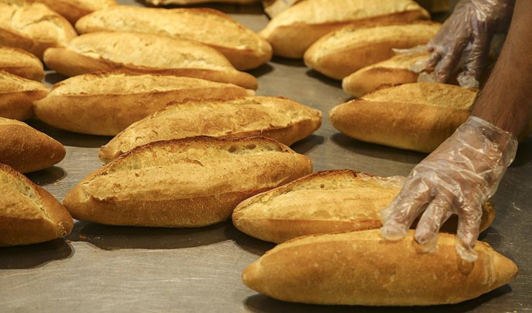 Afyonkarahisar'da halk ekmek fiyatına yüzde 40 zam Afyonkarahisar'da halk ekmek fiyatına yüzde 40 zam