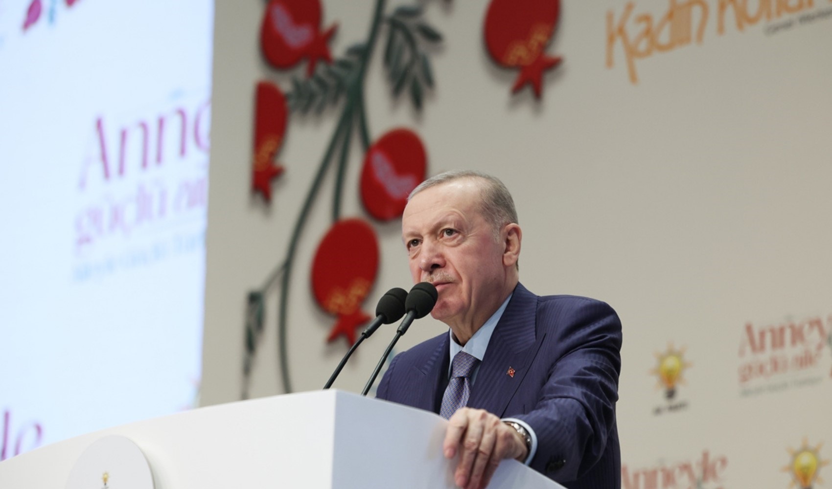 Herkes merakla bekliyordu: Erdoğan'dan PKK’nın fesih kararına yorum gelmedi Herkes merakla bekliyordu: Erdoğan'dan PKK’nın fesih kararına yorum gelmedi