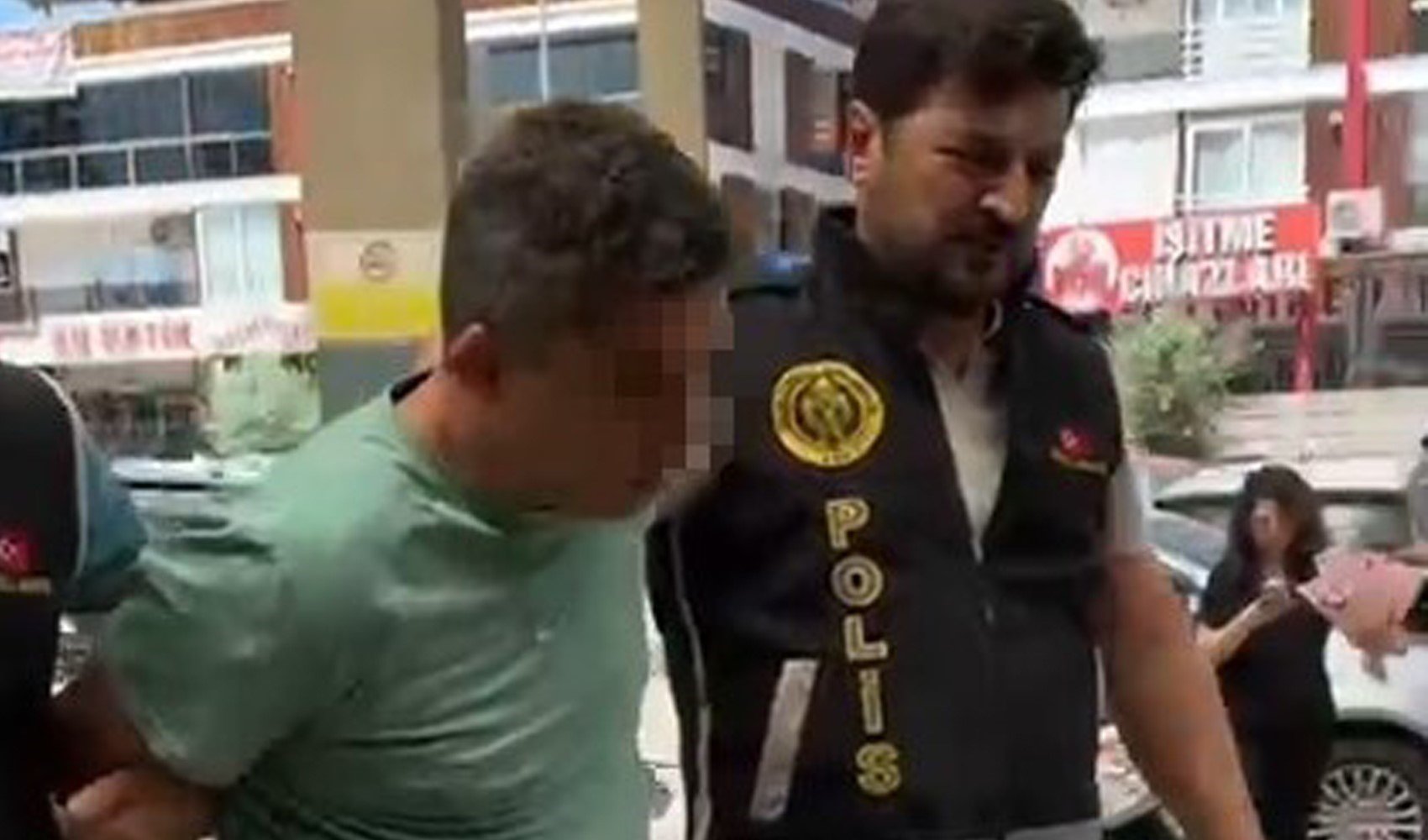 Yangında eşi ve iki çocuğu ölen itfaiye eri tutuklandı Yangında eşi ve iki çocuğu ölen itfaiye eri tutuklandı