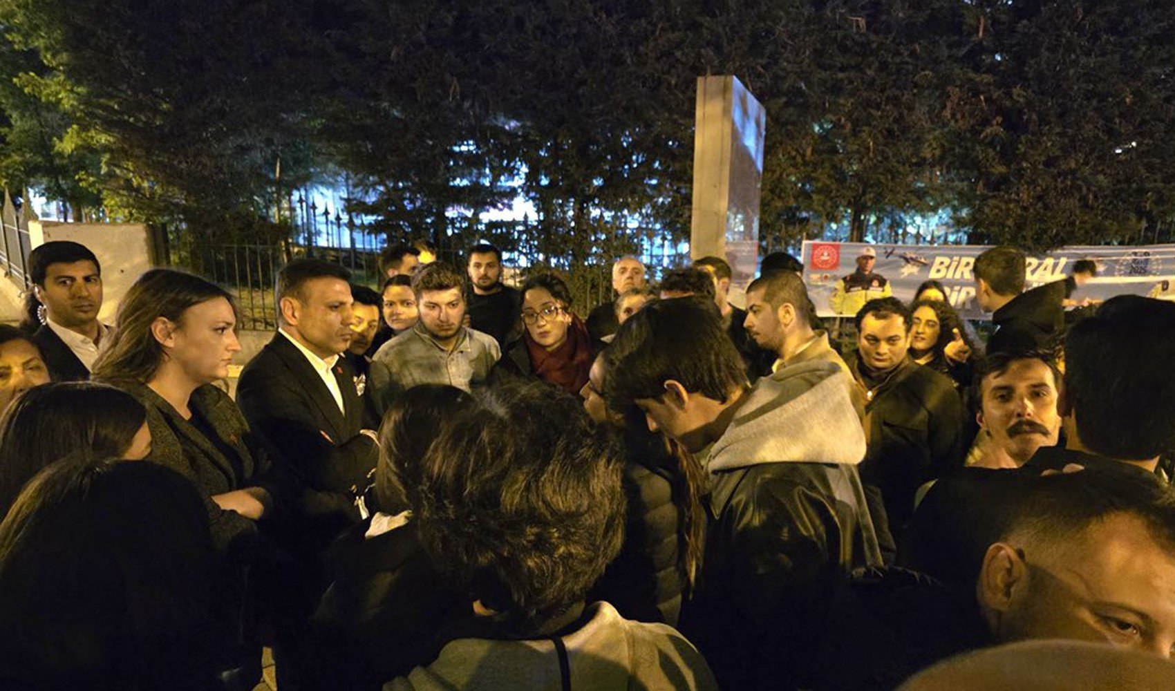 Boğaziçi Üniversitesi'ndeki protestolarda 97 kişi gözaltına alındı Boğaziçi Üniversitesi'ndeki protestolarda 97 kişi gözaltına alındı
