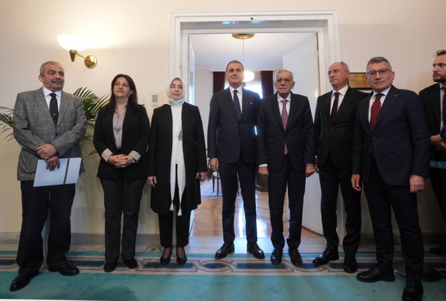 PKK’nın feshi yeni süreci başlattı: Gözler DEM Parti’de: Sırrı Süreyya Önder'in yerine kim gelecek? Parti sahaya iniyor