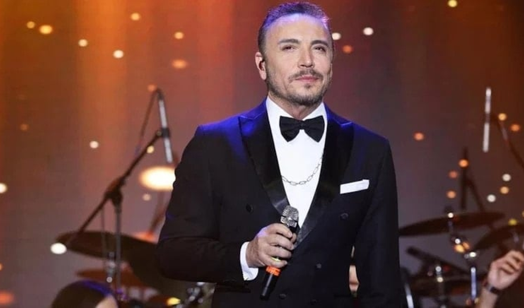 Cenk Eren sağlık önlemlerini artırdı: 'Artık her konserde hazırlıklıyız' Cenk Eren sağlık önlemlerini artırdı: 'Artık her konserde hazırlıklıyız'