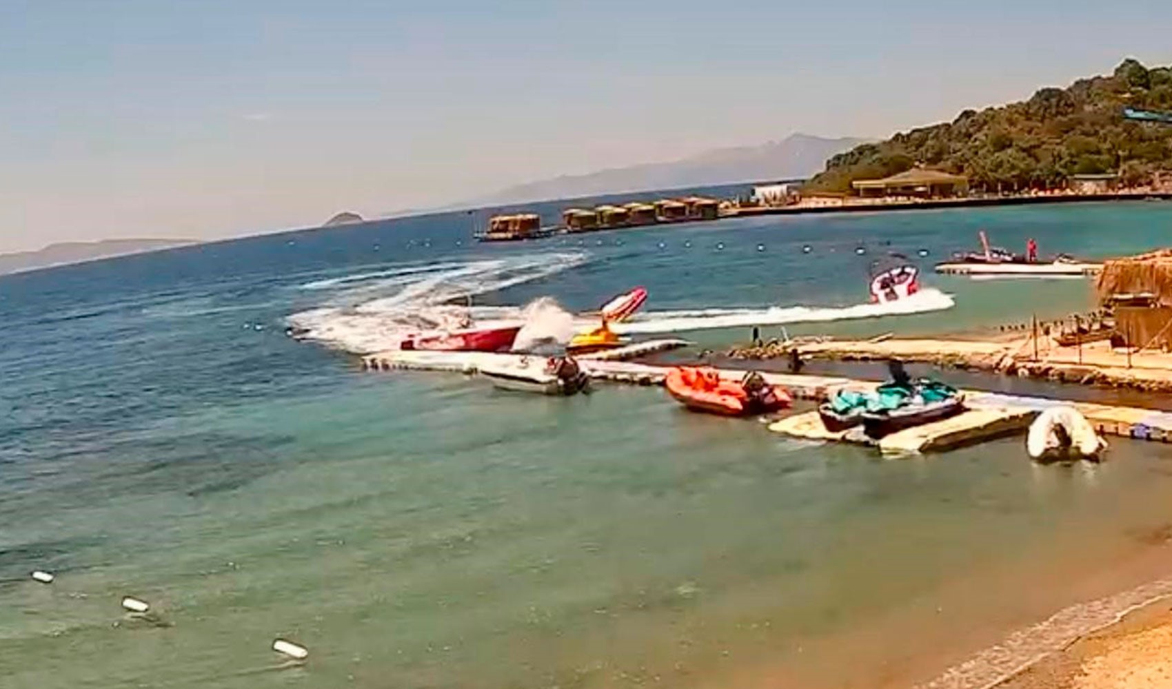 Bodrum'da deniz yatağı sürat teknesi çarptı! O anlar kamerada Bodrum'da deniz yatağı sürat teknesi çarptı! O anlar kamerada
