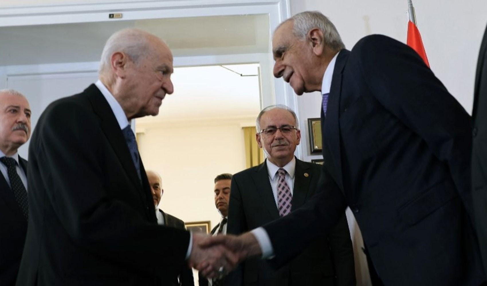 Ahmet Türk'ten Devlet Bahçeli'ye övgü üstüne övgü Ahmet Türk'ten Devlet Bahçeli'ye övgü üstüne övgü