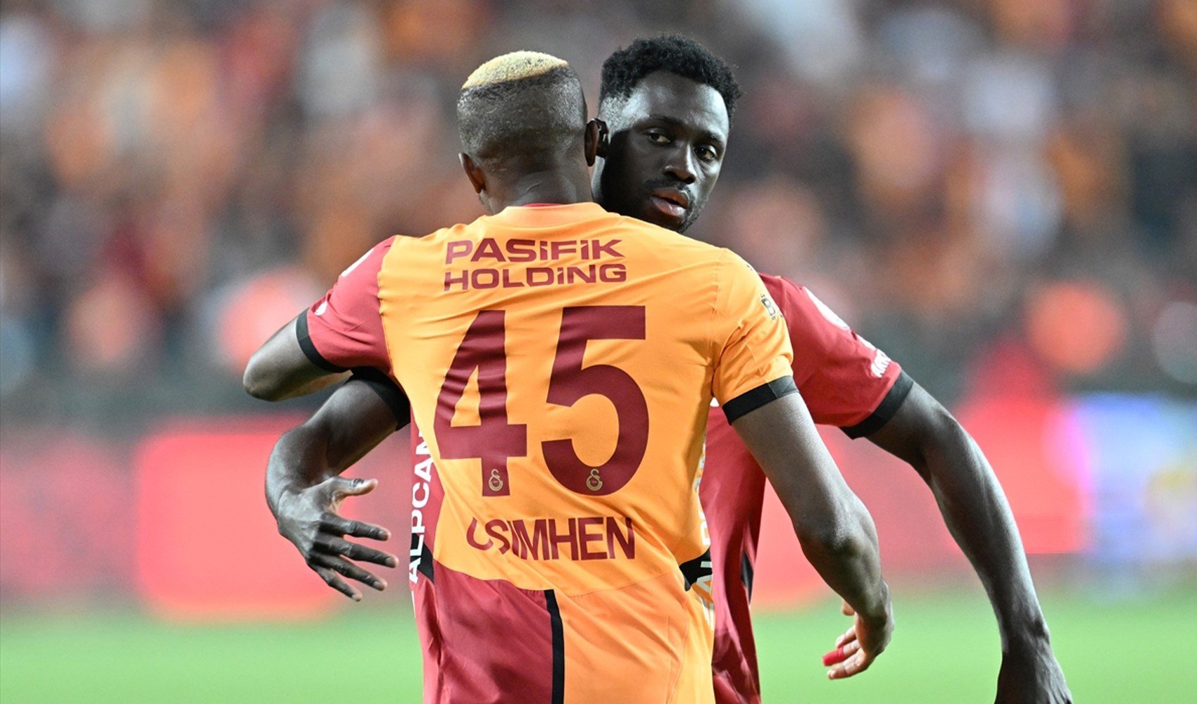 Victor Osimhen'den transfer açıklaması Victor Osimhen'den transfer açıklaması