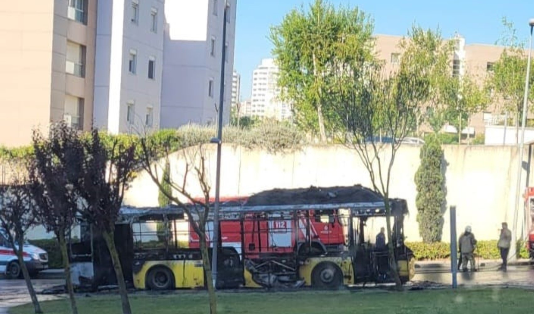 Başakşehir’de seyir halindeki İETT otobüsü alev aldı