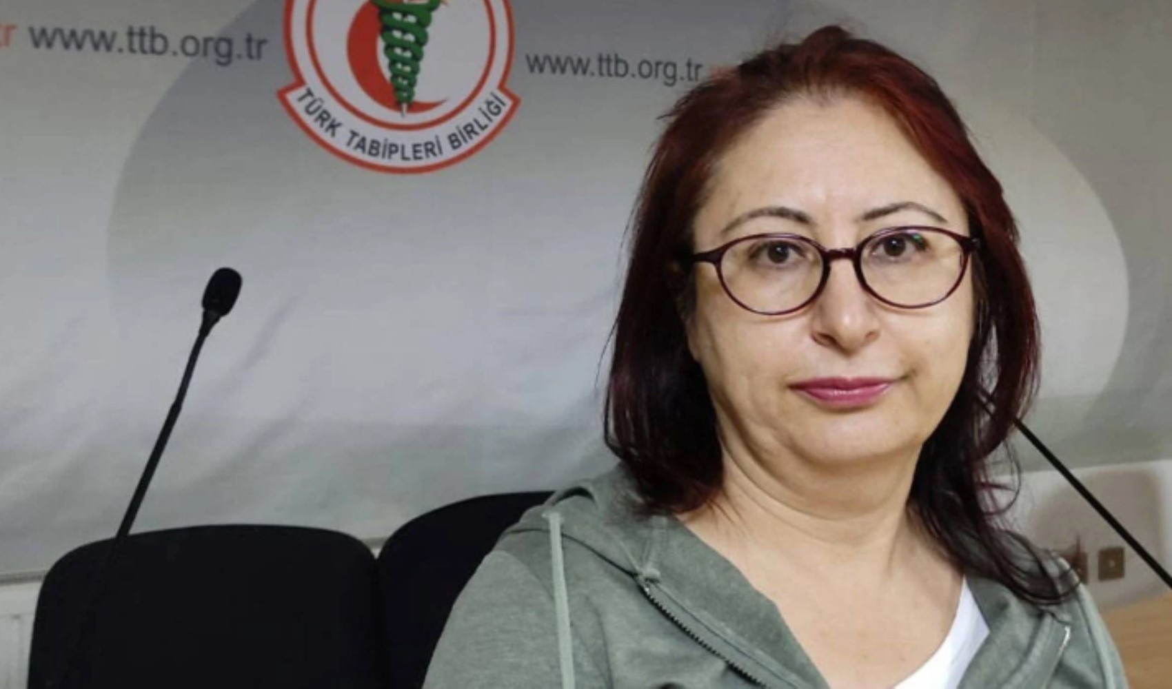Medico con 35 anni di carriera licenziato per una dichiarazione alla stampa