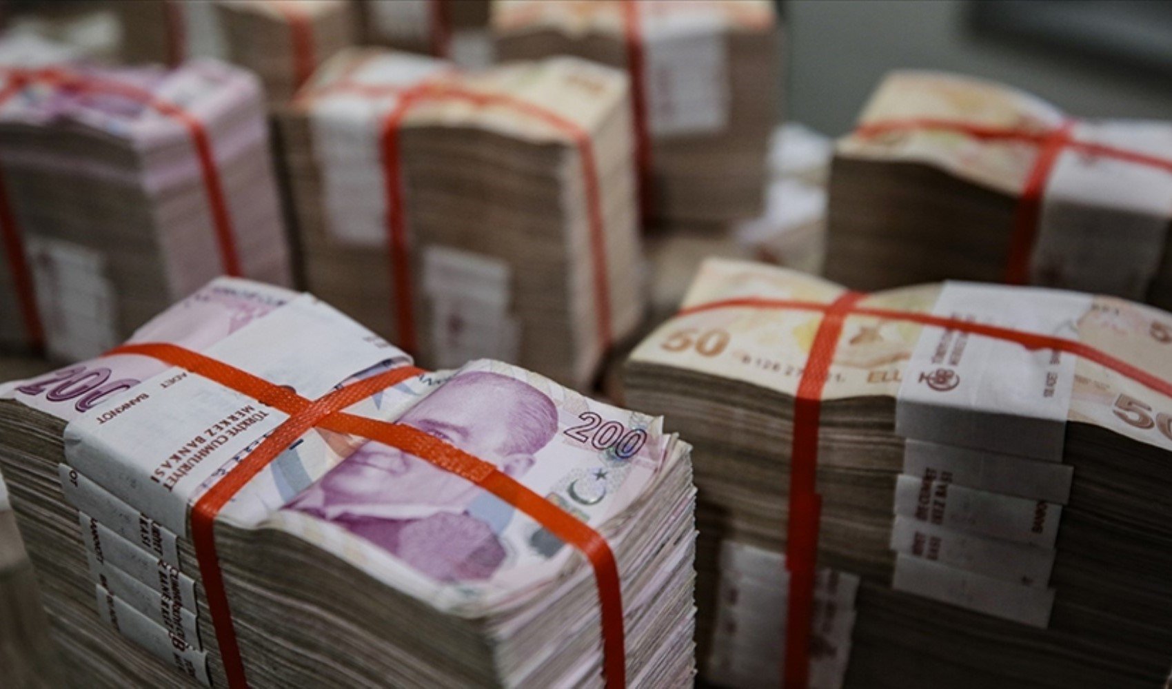 Faize akan bütçe, halktan toplanan vergiyle dolduruluyor Faize akan bütçe, halktan toplanan vergiyle dolduruluyor