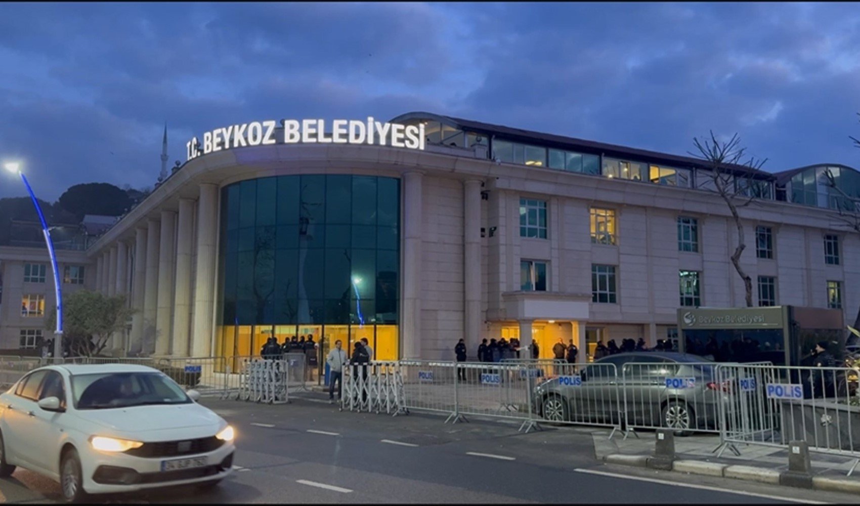 Beykoz Belediyesi’nde yolsuzluk iddiası: Alaattin Köseler ve 25 kişi hakkında fezleke hazırlandı Beykoz Belediyesi’nde yolsuzluk iddiası: Alaattin Köseler ve 25 kişi hakkında fezleke hazırlandı