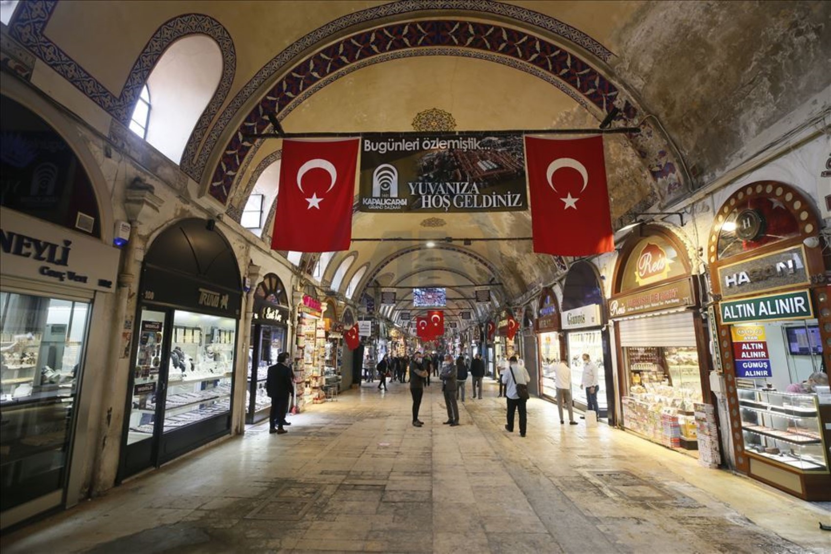 Lüks restoranlar, korumalar, çakarlı araçlar… Kendisini Cumhurbaşkanı personeli olarak tanıttı: İşte 'Kapalıçarşı vurgunu'