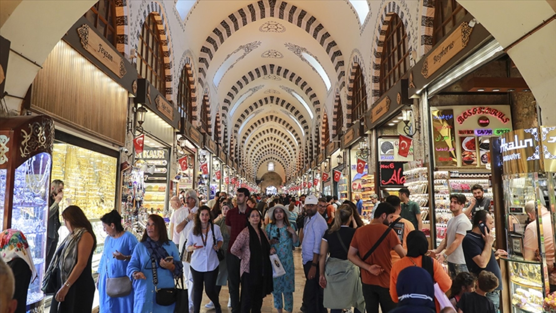 Lüks restoranlar, korumalar, çakarlı araçlar… Kendisini Cumhurbaşkanı personeli olarak tanıttı: İşte 'Kapalıçarşı vurgunu'
