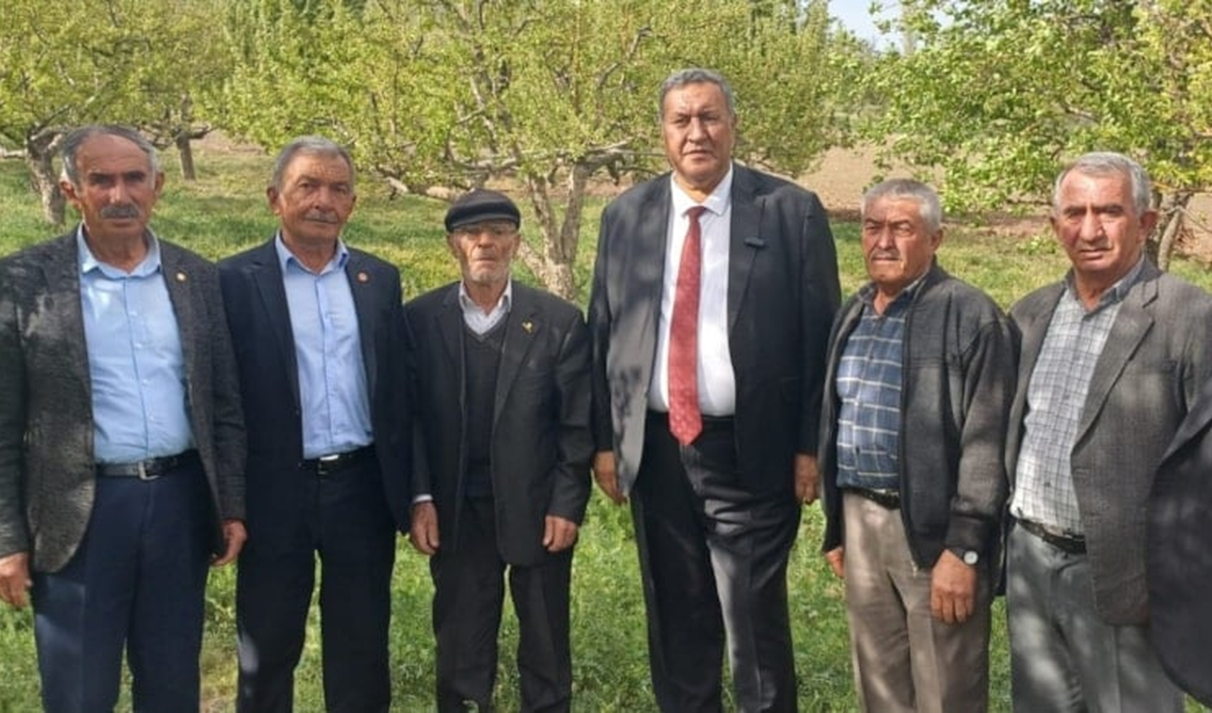 Niğde'de don felaketi üreticileri zor durumda bıraktı Niğde'de don felaketi üreticileri zor durumda bıraktı