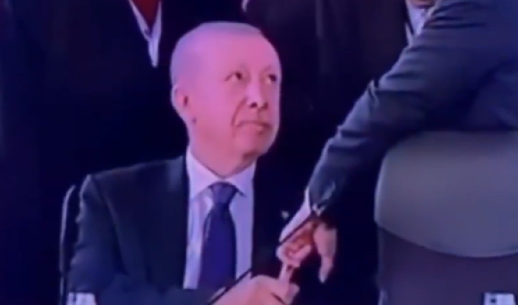 Erdoğan-Macron tokalaşması sosyal medyada gündem oldu Erdoğan-Macron tokalaşması sosyal medyada gündem oldu