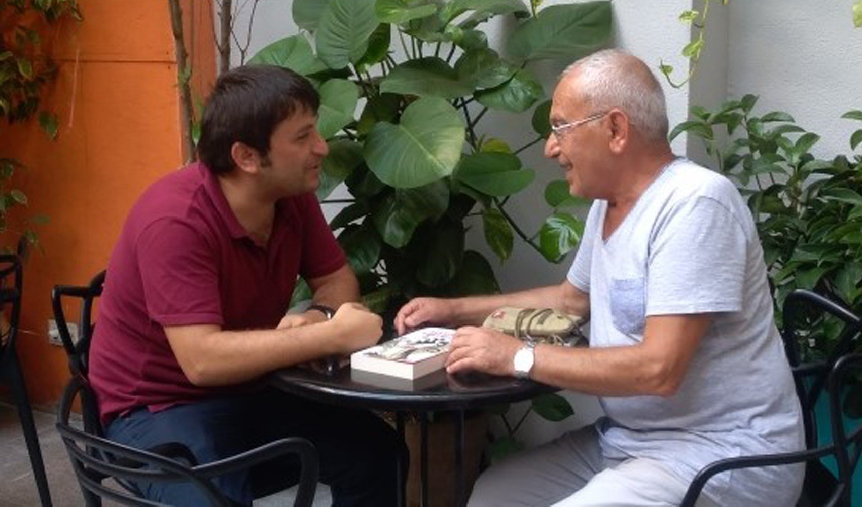 Gazeteci-yazar Hikmet Çiçek sonsuzluğa göçtü: Bir insan ne zaman ölür?' sorusunun yanıtı,'o insanın adını anacak kimse kalmayınca'dır Gazeteci-yazar Hikmet Çiçek sonsuzluğa göçtü: Bir insan ne zaman ölür?' sorusunun yanıtı,'o insanın adını anacak kimse kalmayınca'dır